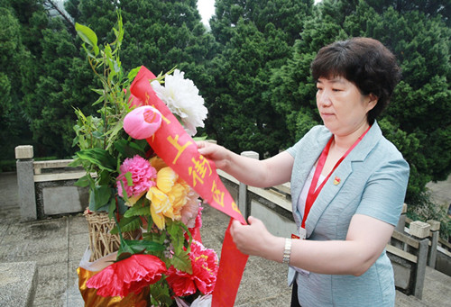 我区县处级干部“不忘初心、牢记使命”主题党日活动在大别山干部学院举行5_副本.jpg